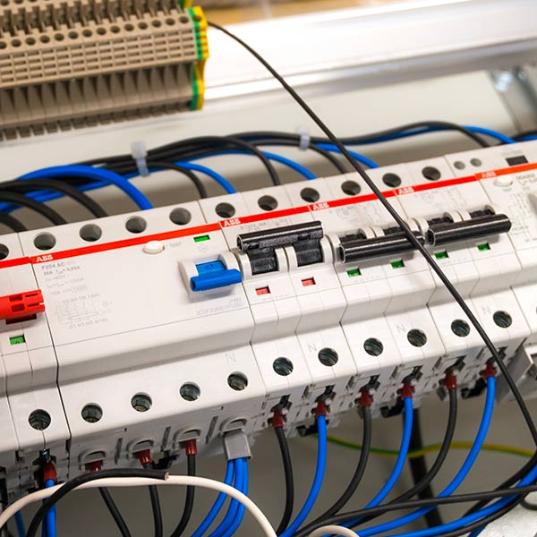 elettricista-per-rifacimento-impianti-casa